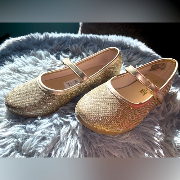 Toddler Size 9 Golden Ballet Flats - Picture 6 of 7
